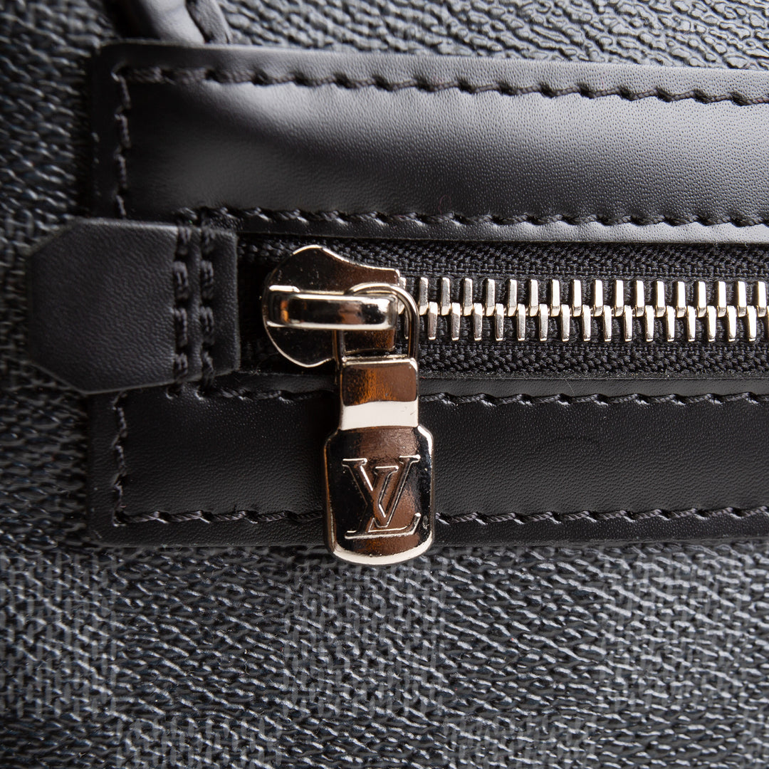 LOUIS VUITTON Damier Graphite Daniel Messenger MM