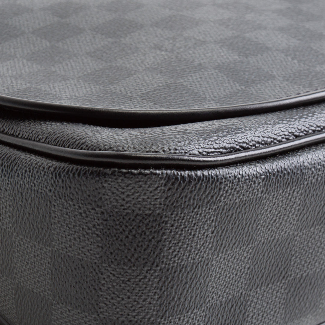 LOUIS VUITTON Damier Graphite Daniel Messenger MM