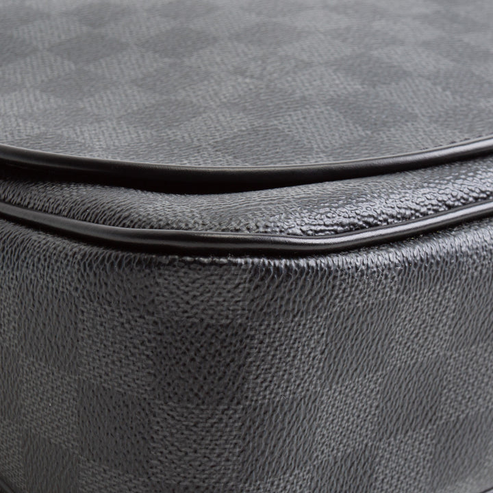 LOUIS VUITTON Damier Graphite Daniel Messenger MM