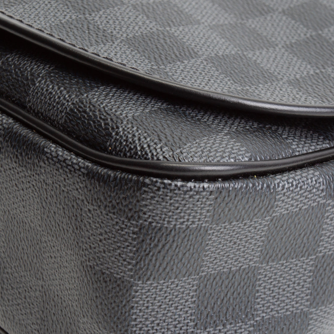 LOUIS VUITTON Damier Graphite Daniel Messenger MM