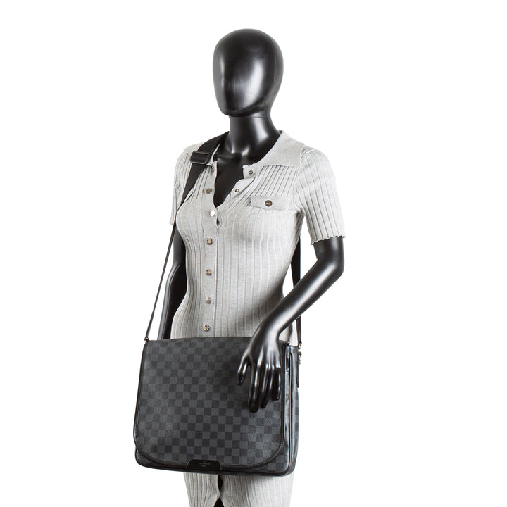 LOUIS VUITTON Damier Graphite Daniel Messenger MM