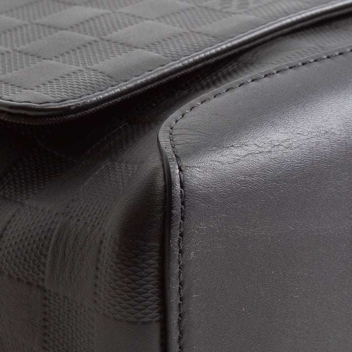 LOUIS VUITTON  Damier Infini Leather District Messenger Bag GM - Black
