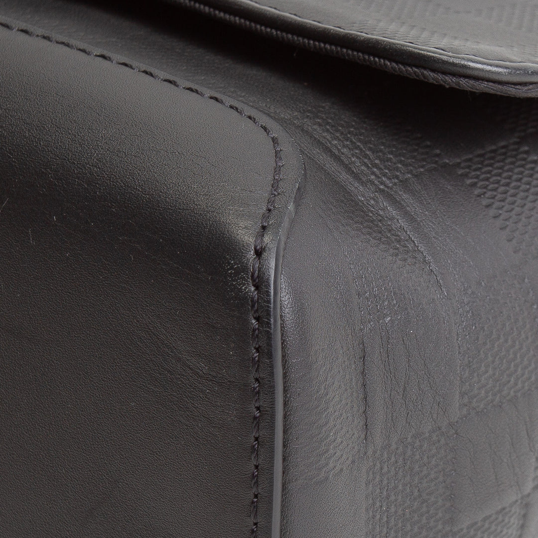 LOUIS VUITTON  Damier Infini Leather District Messenger Bag GM - Black