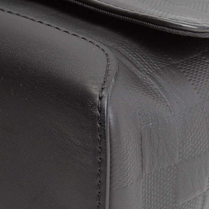 LOUIS VUITTON  Damier Infini Leather District Messenger Bag GM - Black