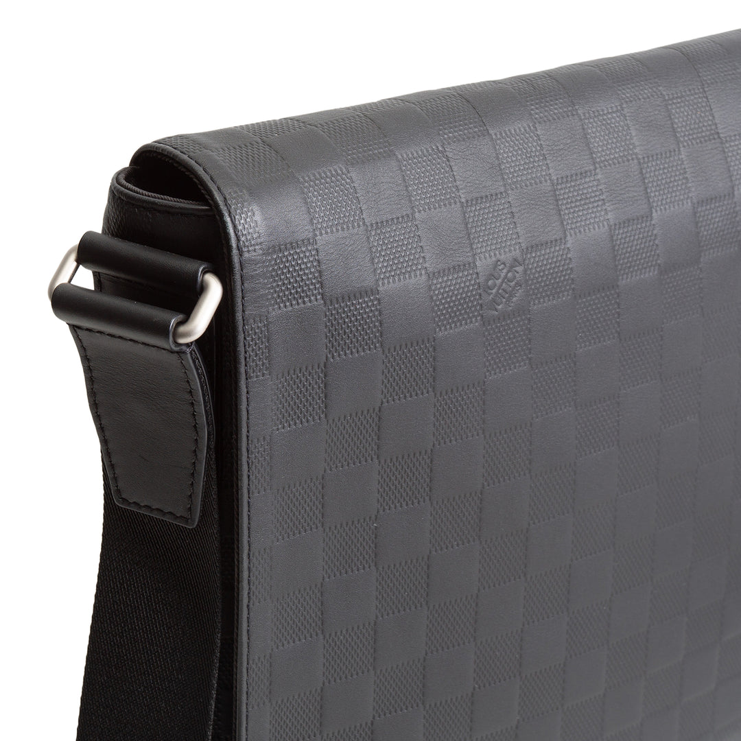LOUIS VUITTON  Damier Infini Leather District Messenger Bag GM - Black
