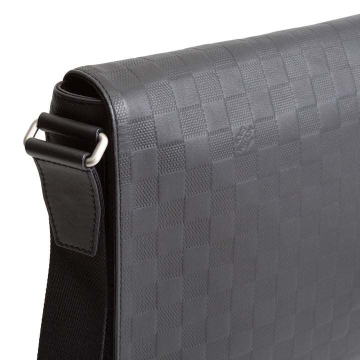 LOUIS VUITTON  Damier Infini Leather District Messenger Bag GM - Black
