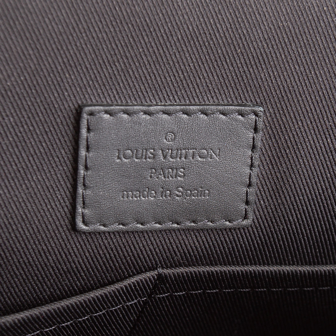 LOUIS VUITTON  Damier Infini Leather District Messenger Bag GM - Black
