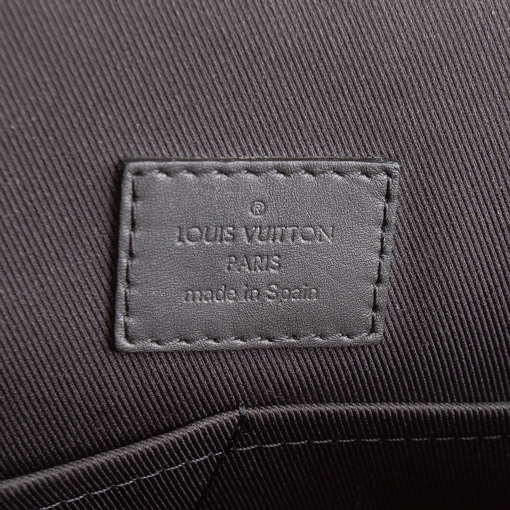 LOUIS VUITTON  Damier Infini Leather District Messenger Bag GM - Black