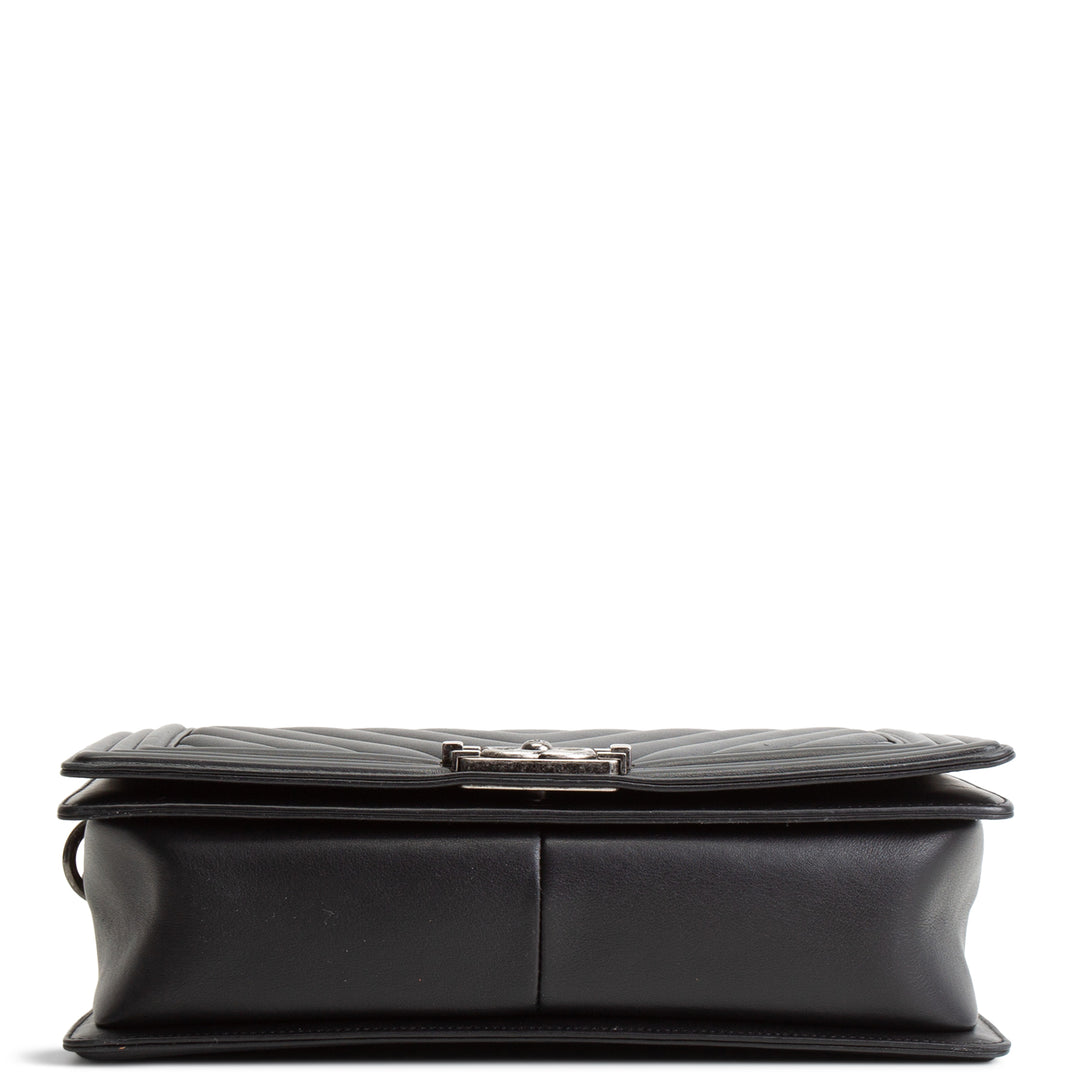 CHANEL Chevron New Medium Boy Bag - Black
