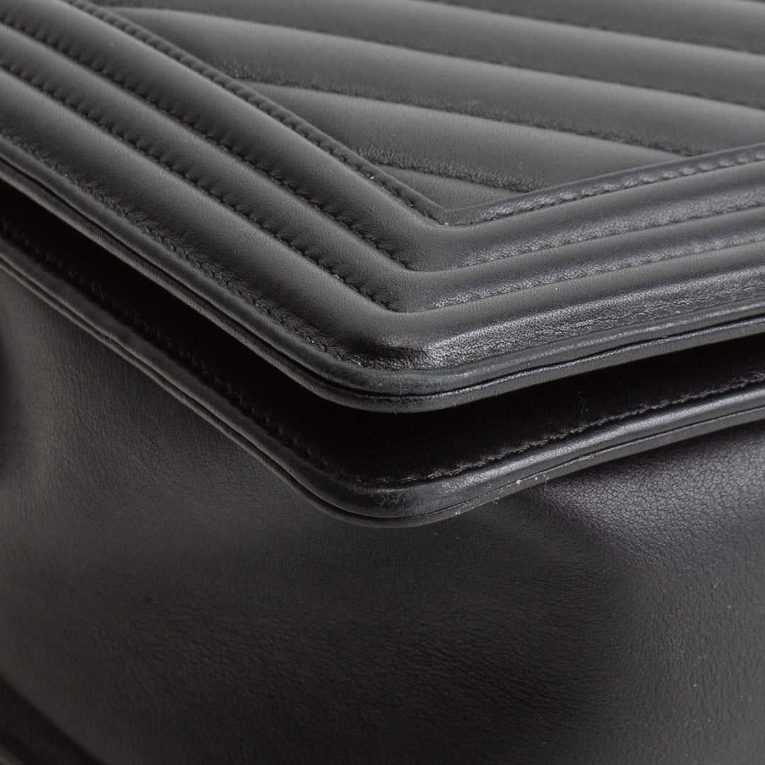 CHANEL Chevron New Medium Boy Bag - Black