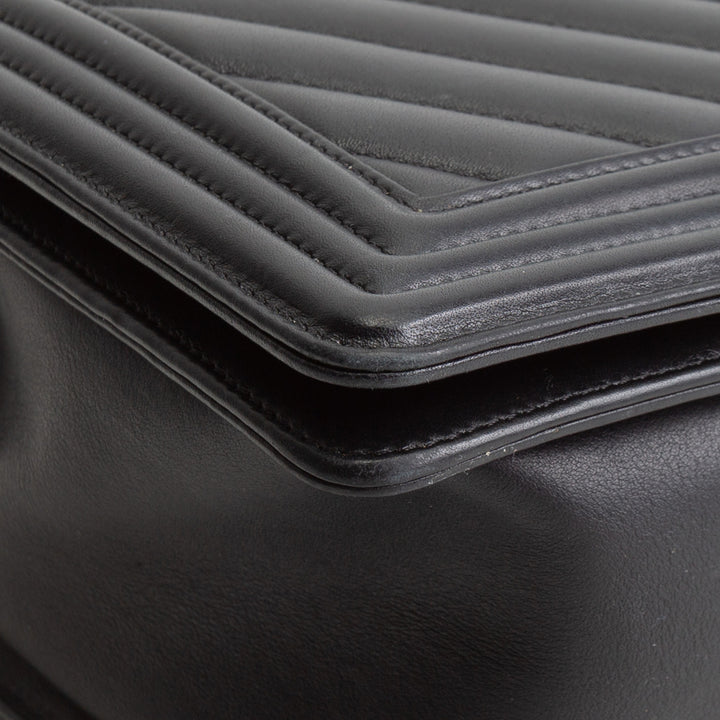 CHANEL Chevron New Medium Boy Bag - Black