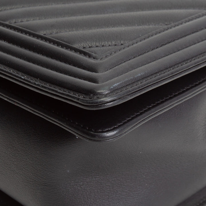 CHANEL Chevron New Medium Boy Bag - Black