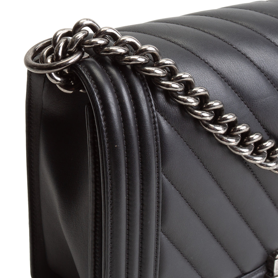CHANEL Chevron New Medium Boy Bag - Black