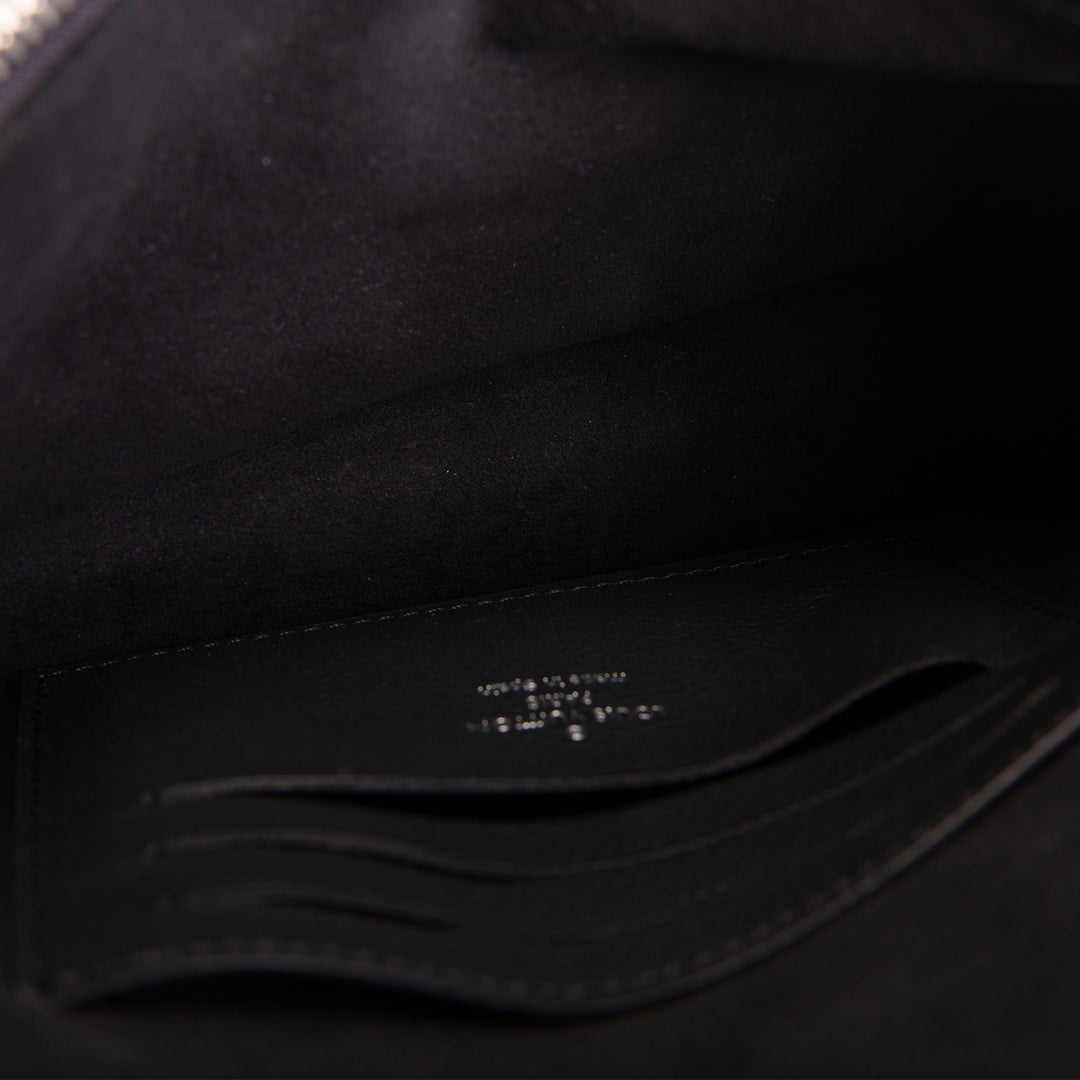 LOUIS VUITTON Taurillon MyLockMe Pochette On Chain - Black
