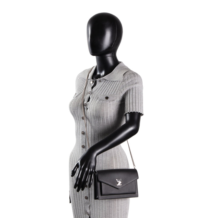 LOUIS VUITTON Taurillon MyLockMe Pochette On Chain - Black