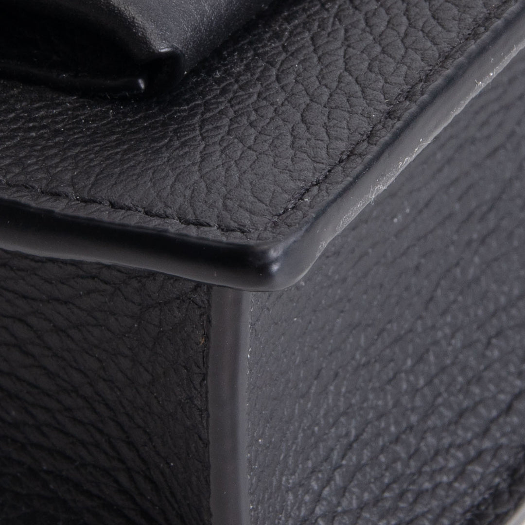 LOUIS VUITTON Taurillon MyLockMe Pochette On Chain - Black