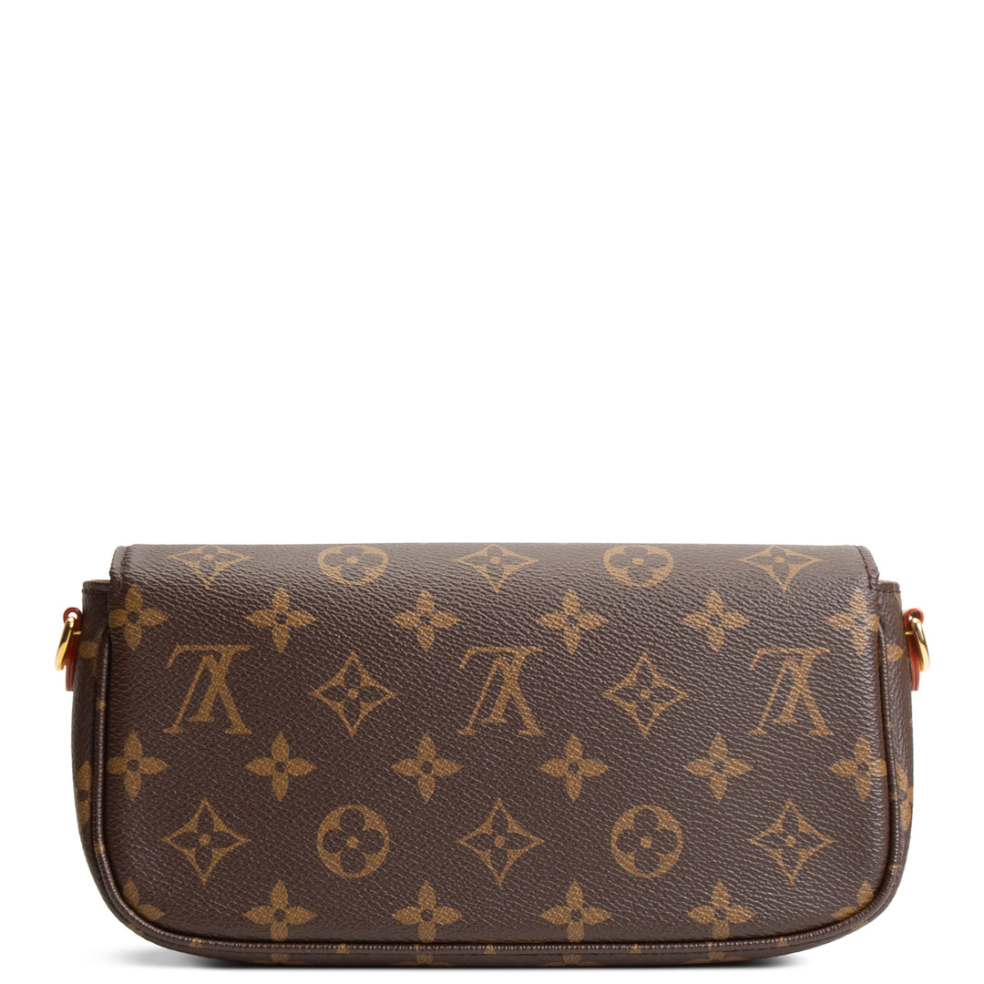 LOUIS VUITTON Monogram Ivy Wallet on Chain