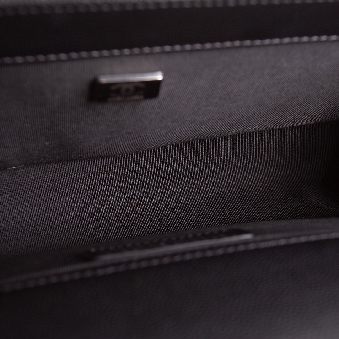 CHANEL Boy Bag Medium Quilted Caviar - Black