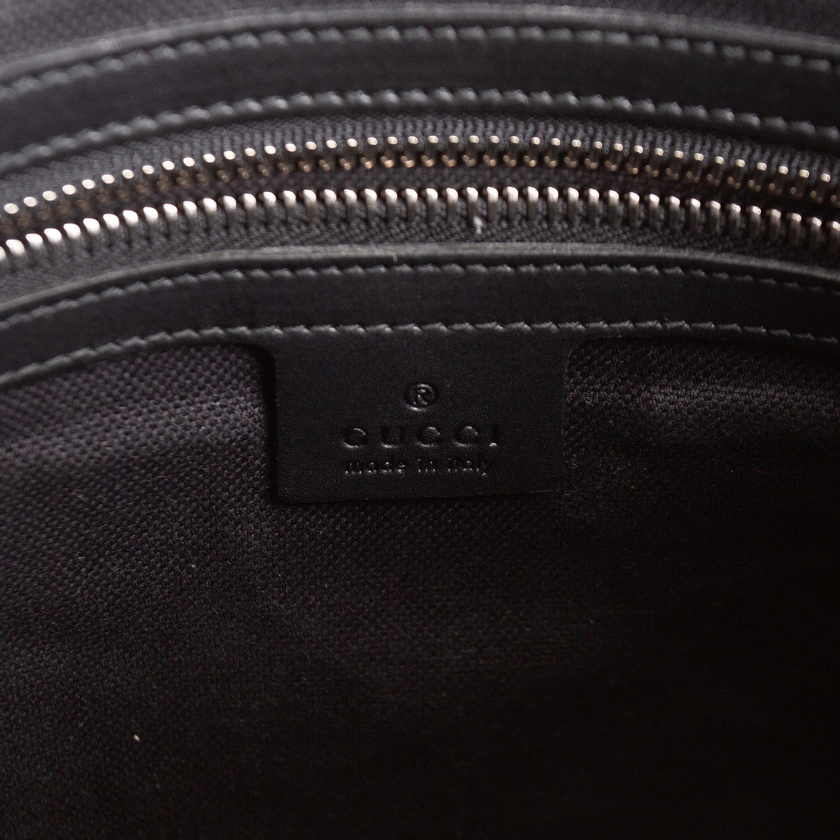 GUCCI GG Supreme Messenger Bag - Black