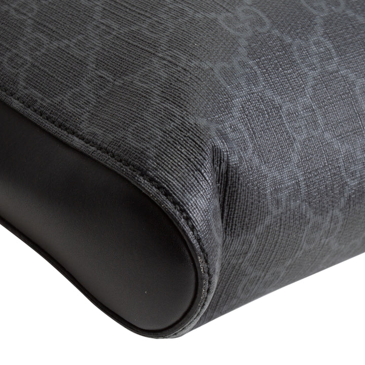 GUCCI GG Supreme Messenger Bag - Black