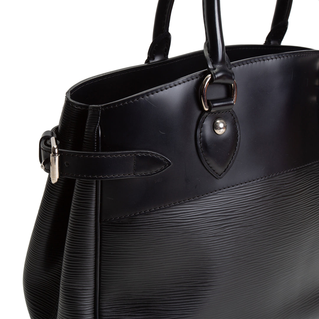 LOUIS VUITTON Epi Leather Passy - Black