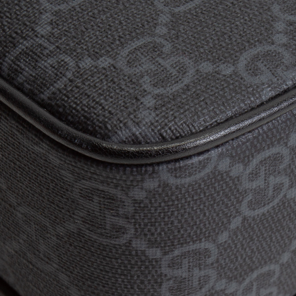 GUCCI GG Supreme Soft Belt Bag - Black