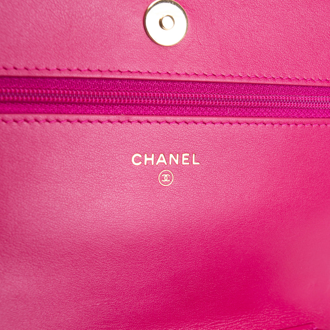 CHANEL Boy Wallet on Chain - Magenta
