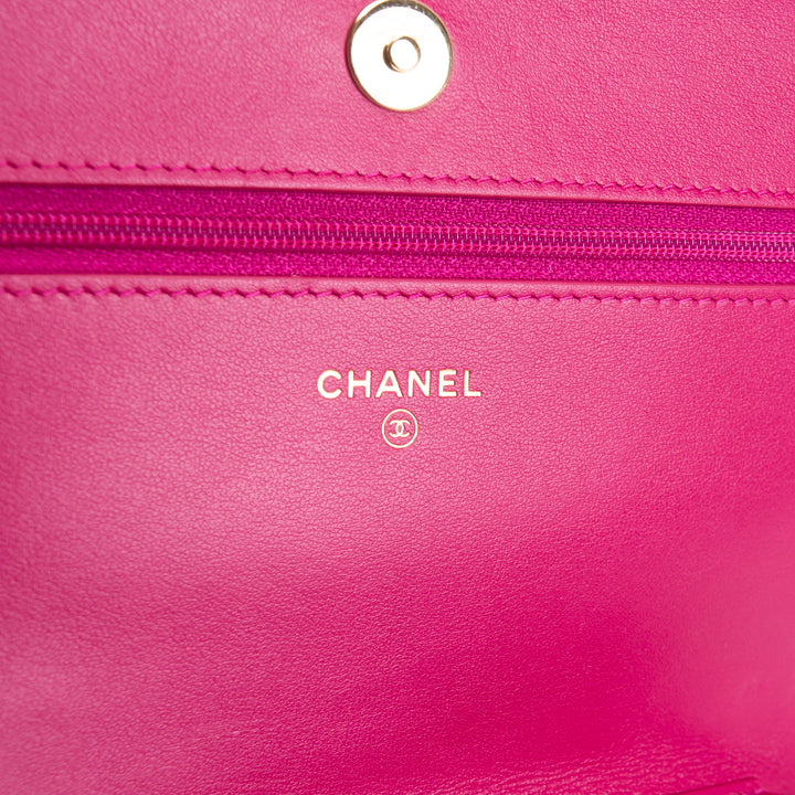 CHANEL Boy Wallet on Chain - Magenta