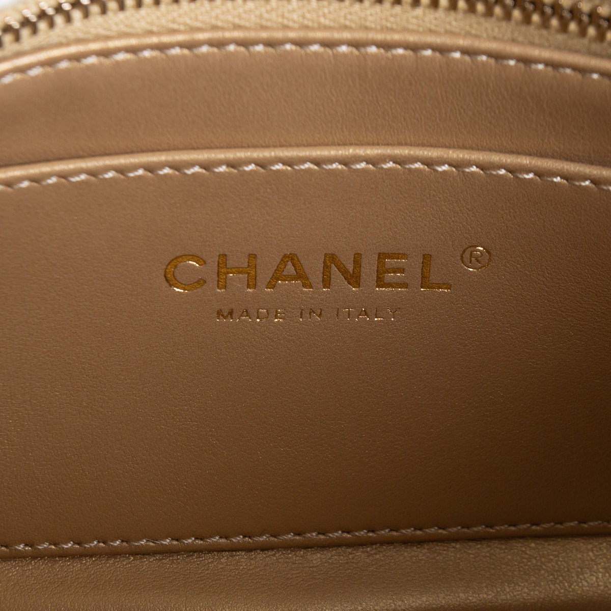 CHANEL CC Pearl Lambskin Quilted Flap Bag - Chalk White
