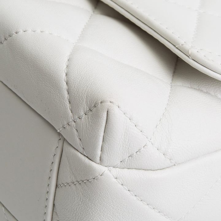 CHANEL CC Pearl Lambskin Quilted Flap Bag - Chalk White