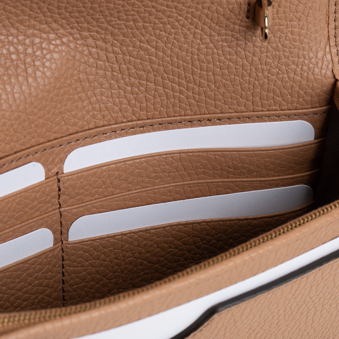 GUCCI Interlocking G Soho Chain Bag - Nude