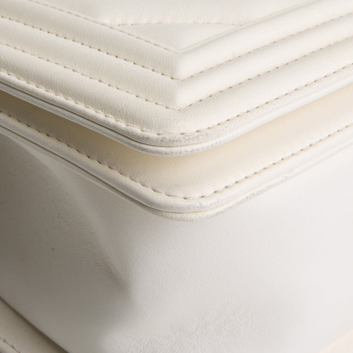 CHANEL Chevron Medium Boy Bag - Ivory