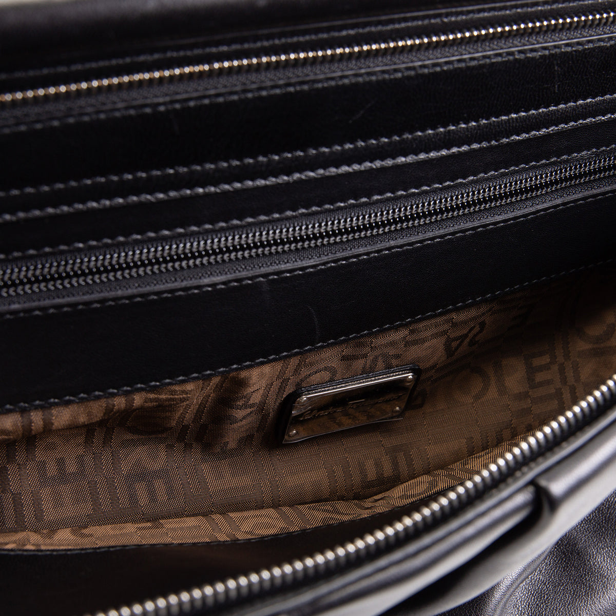 SALVATORE FERRAGAMO XL Leather Shoulder Bag - Black