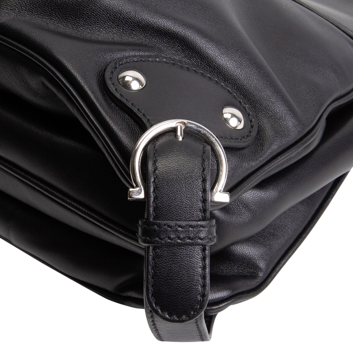 SALVATORE FERRAGAMO XL Leather Shoulder Bag - Black