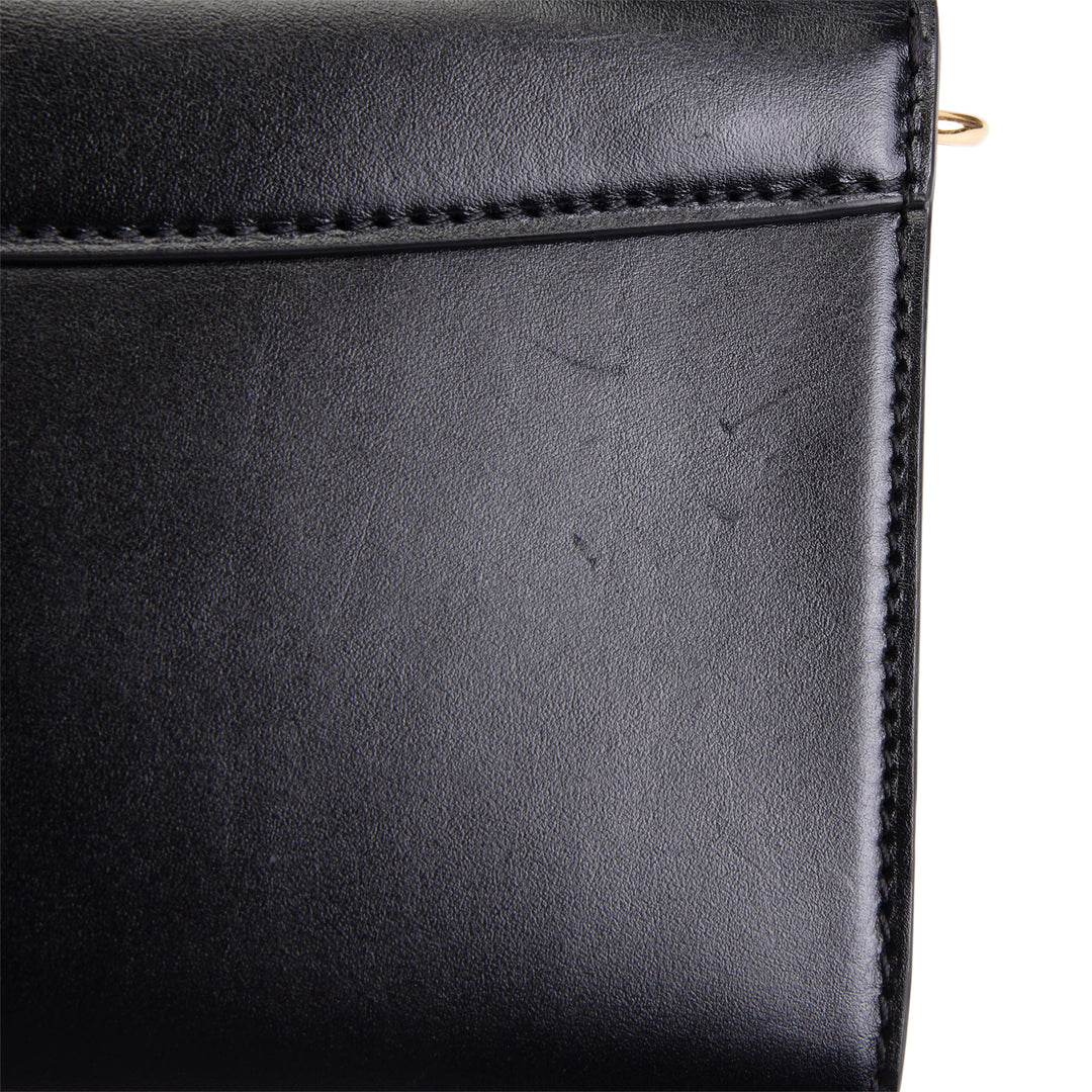 LOUIS VUITTON Capucines Wallet on Chain - Black