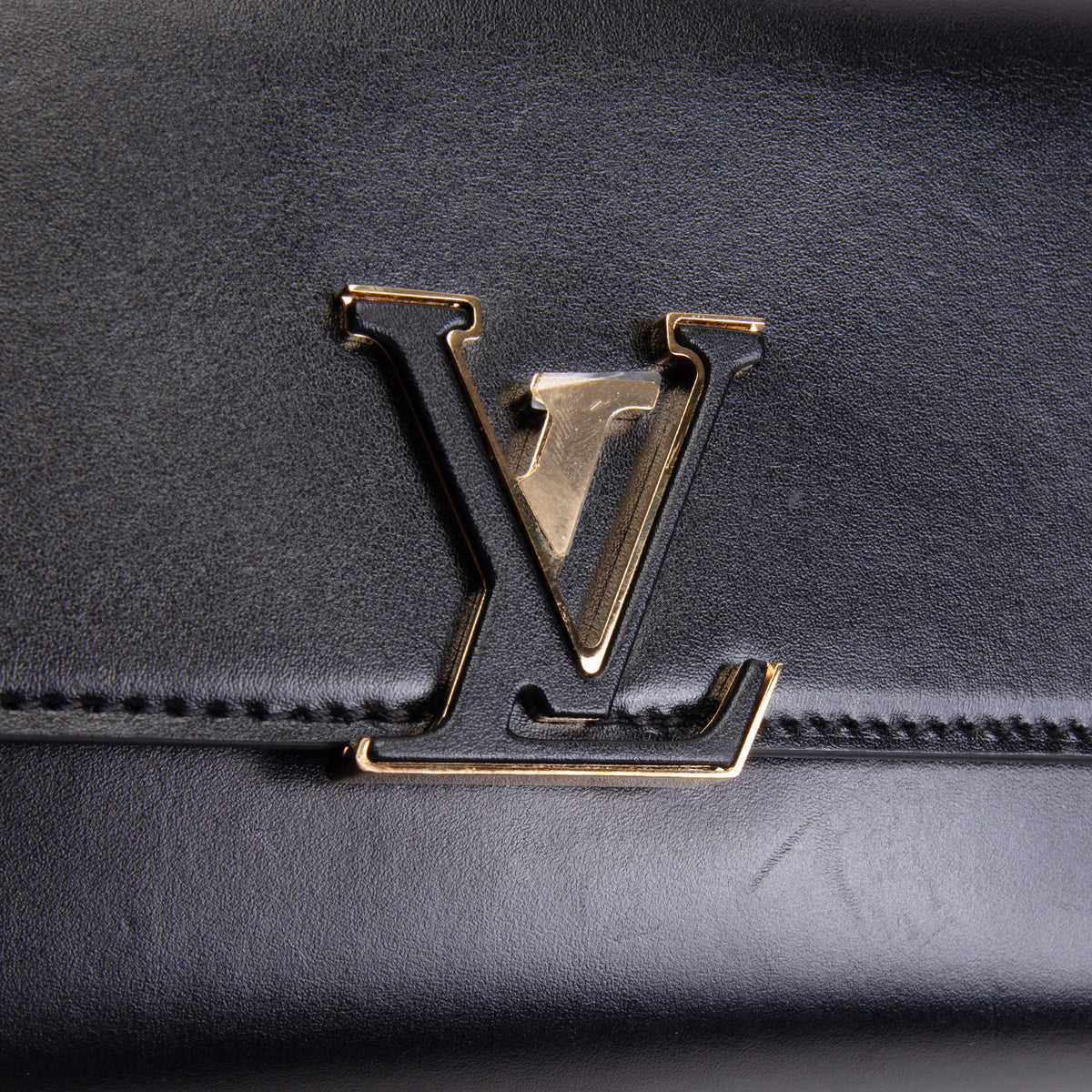 LOUIS VUITTON Capucines Wallet on Chain - Black