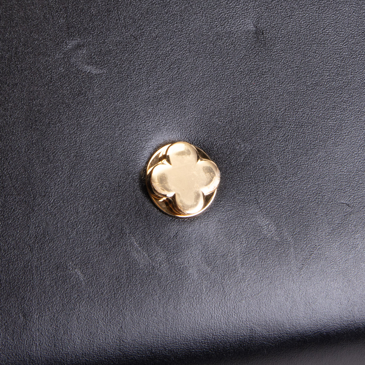 LOUIS VUITTON Capucines Wallet on Chain - Black