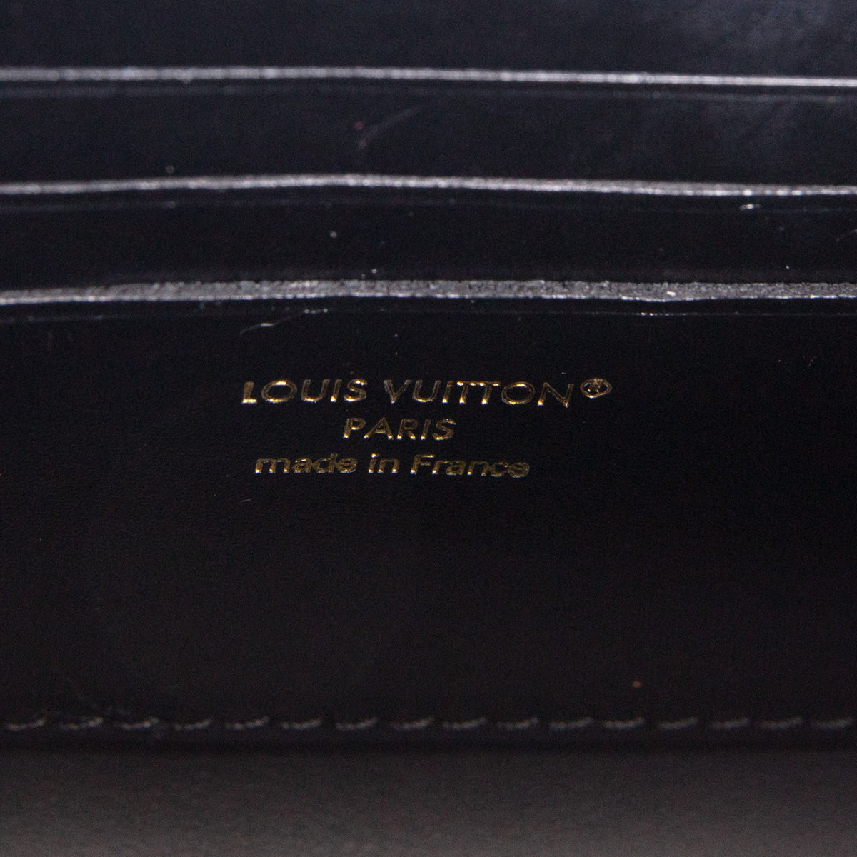 LOUIS VUITTON Capucines Wallet on Chain - Black