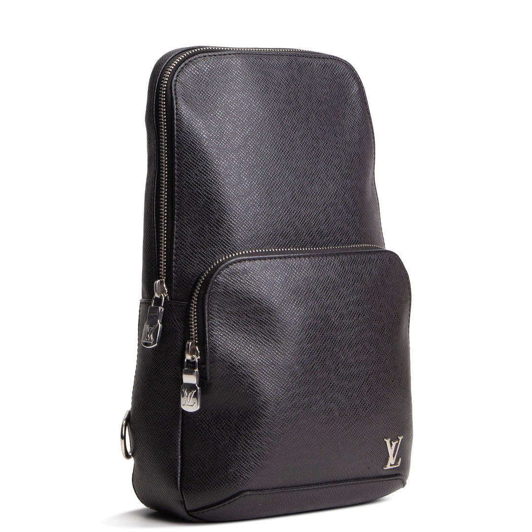 LOUIS VUITTON Avenue Sling Taiga - Black