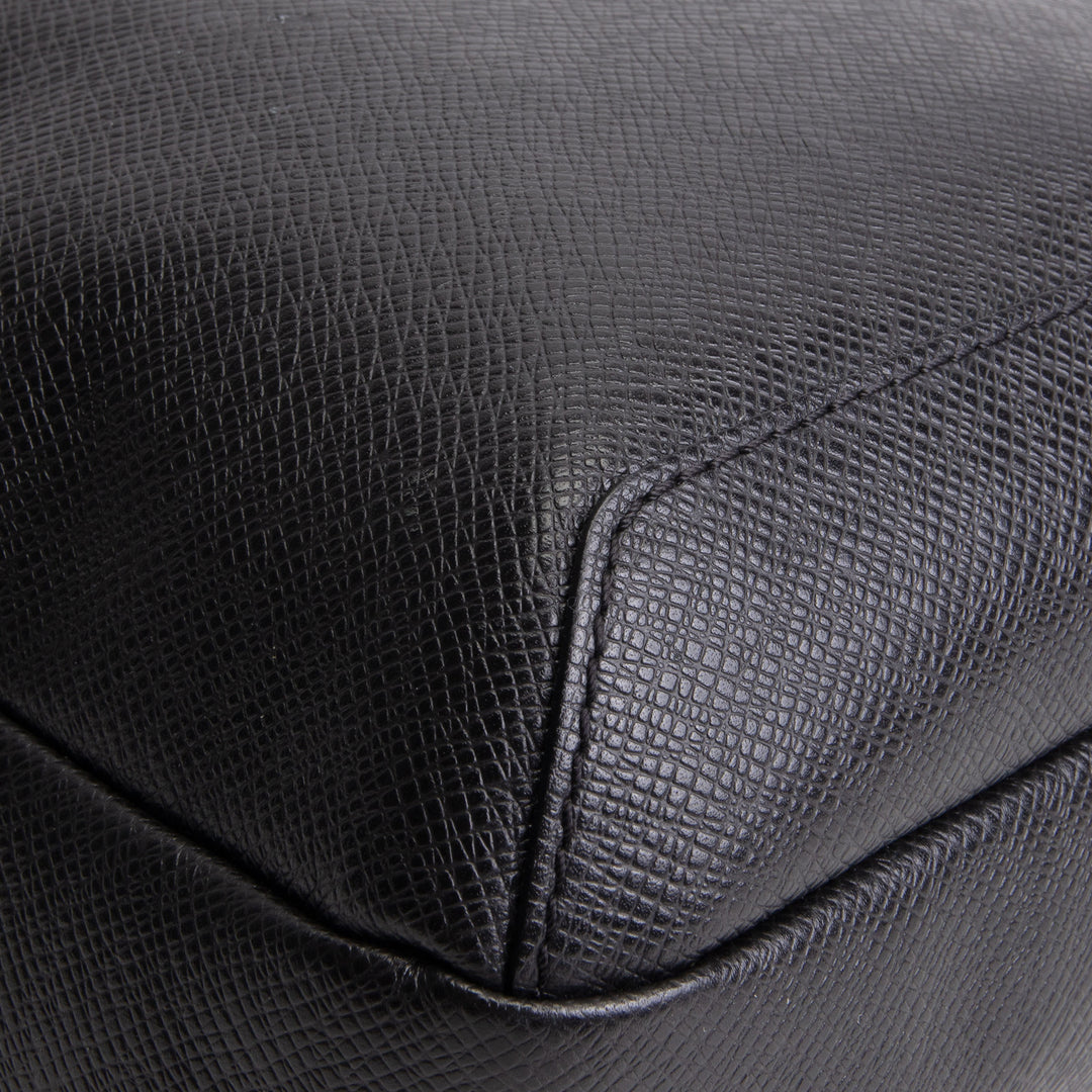 LOUIS VUITTON Avenue Sling Taiga - Black