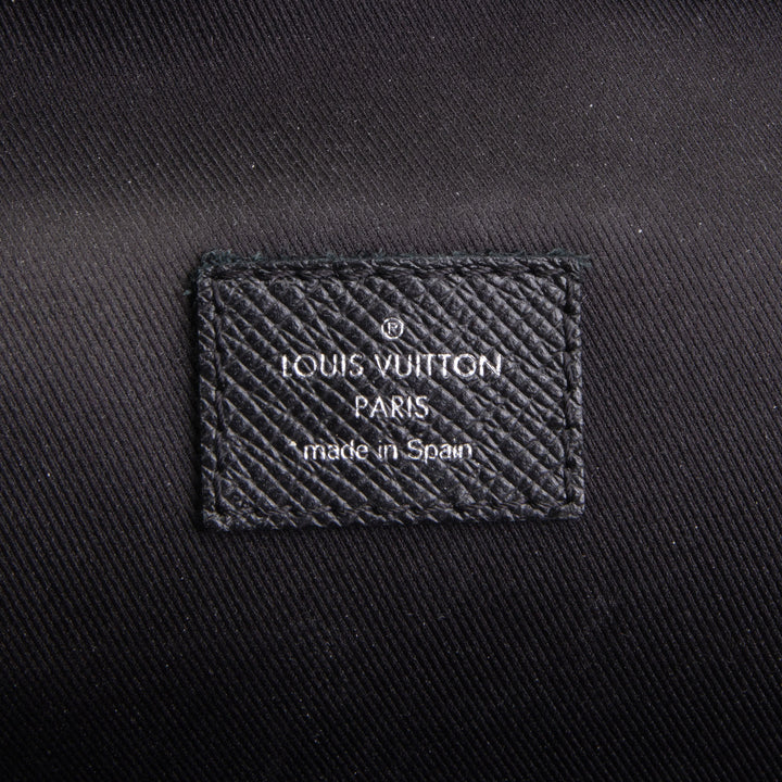 LOUIS VUITTON Avenue Sling Taiga - Black