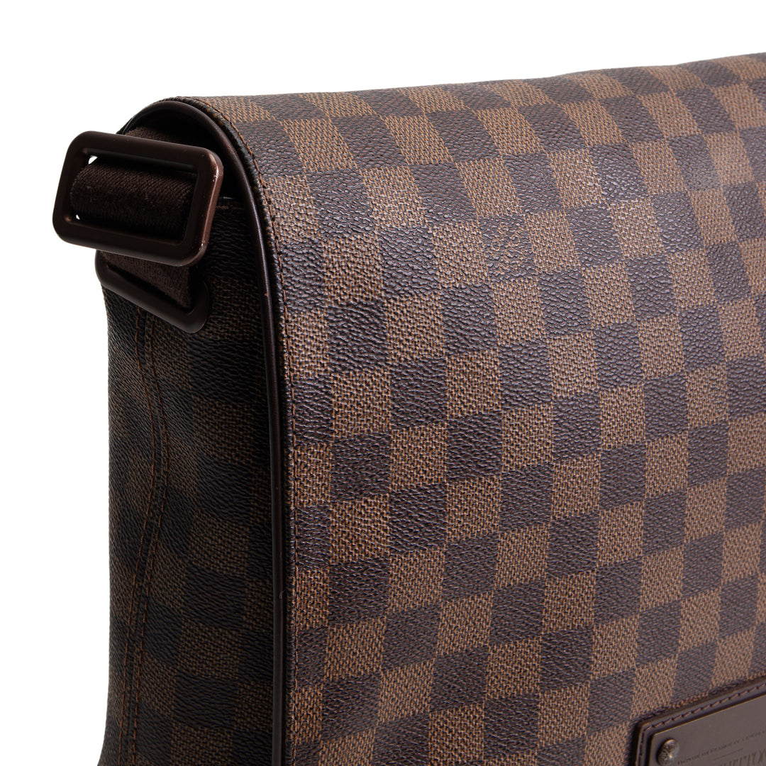 LOUIS VUITTON Damier Ebene Brooklyn Messenger Bag MM
