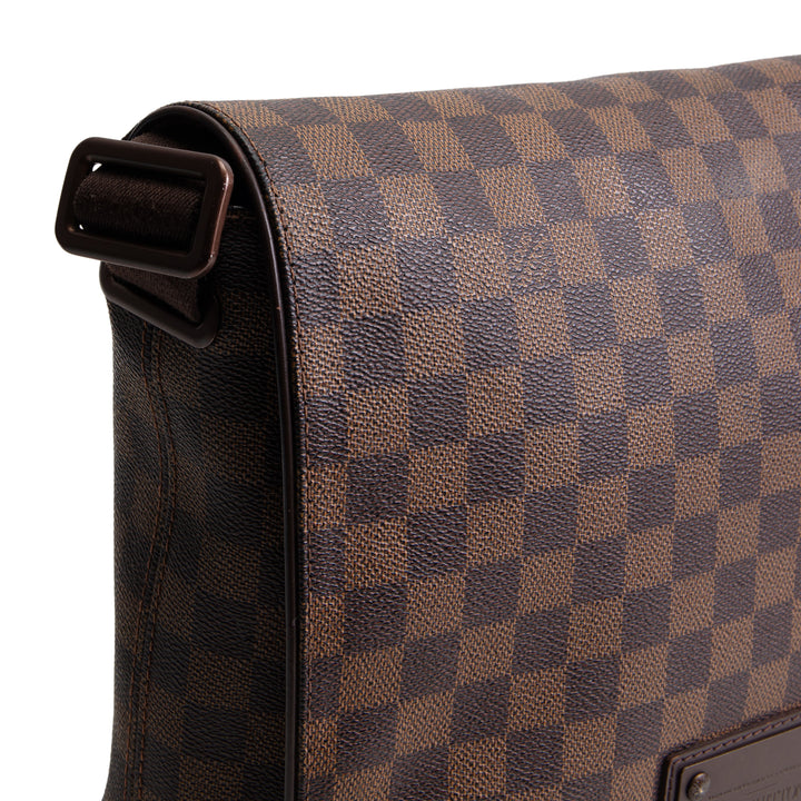 LOUIS VUITTON Damier Ebene Brooklyn Messenger Bag MM