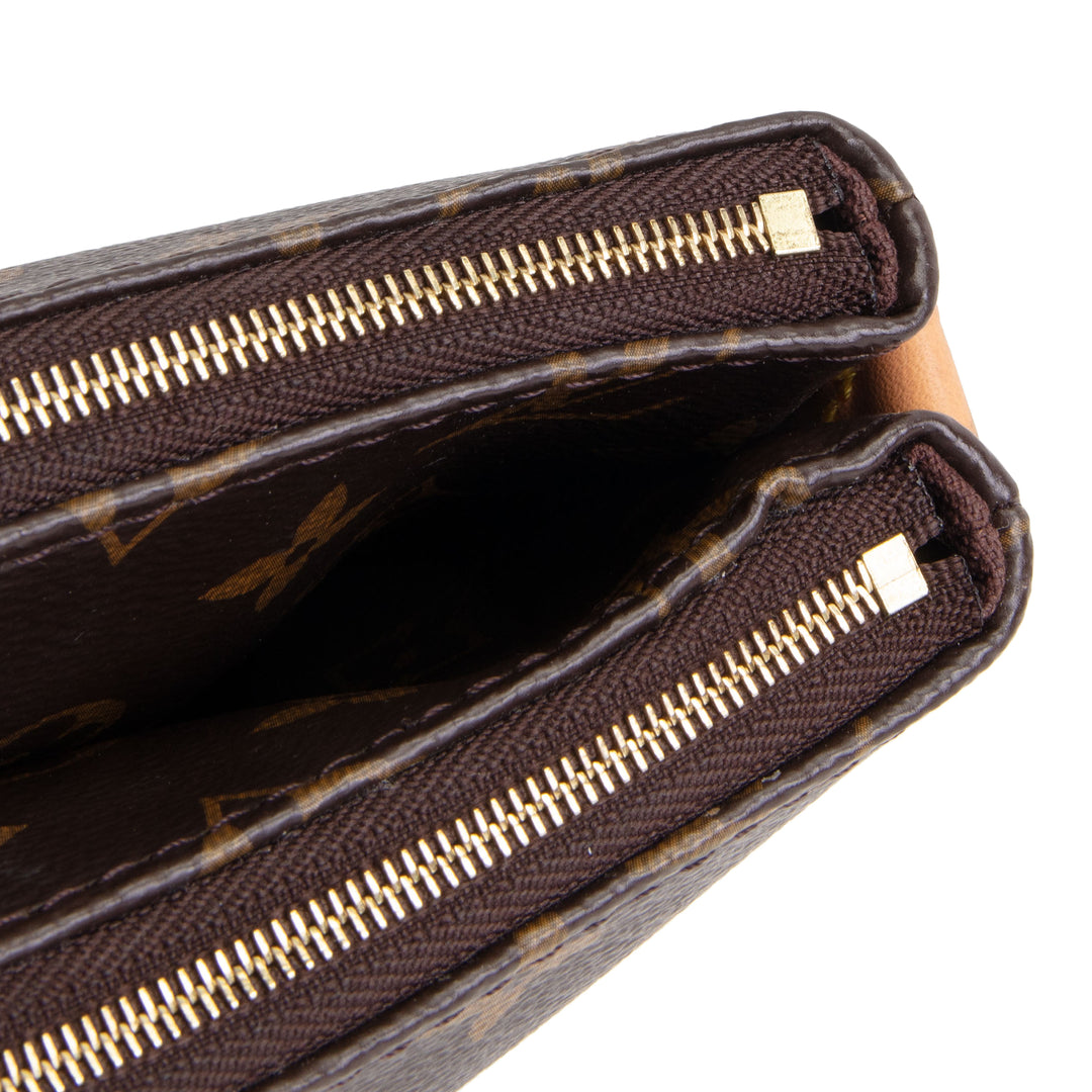 LOUIS VUITTON Pochette Liv Monogram