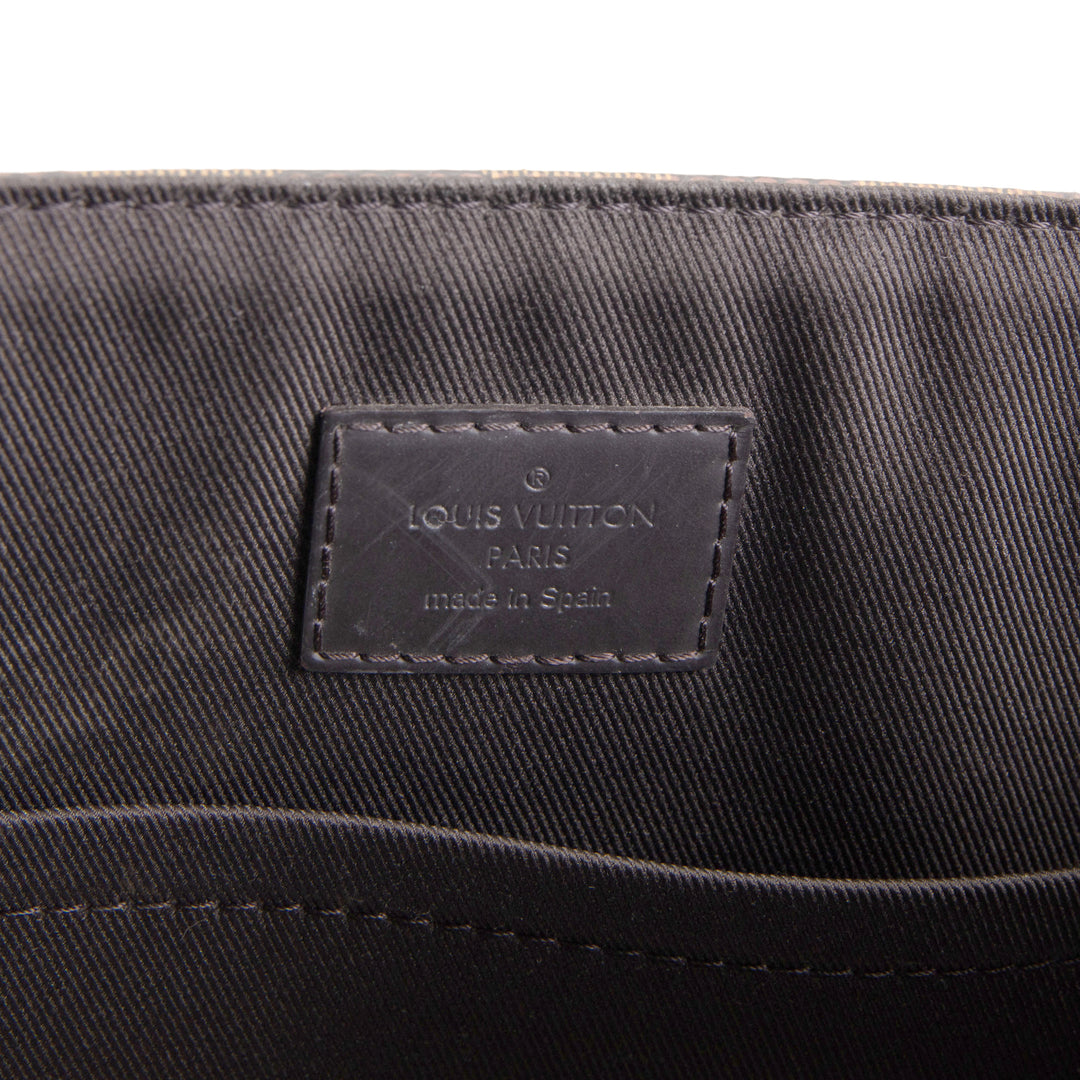 LOUIS VUITTON District PM Messenger Damier Ebene