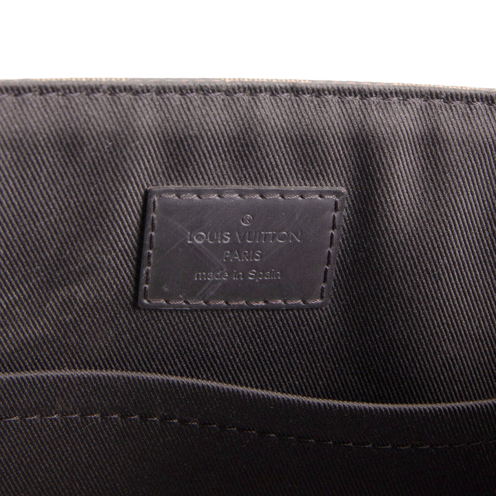 LOUIS VUITTON District PM Messenger Damier Ebene