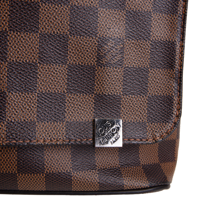 LOUIS VUITTON District PM Messenger Damier Ebene