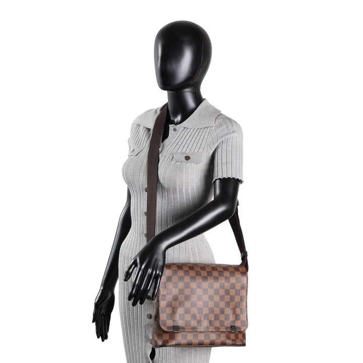 LOUIS VUITTON District PM Messenger Damier Ebene