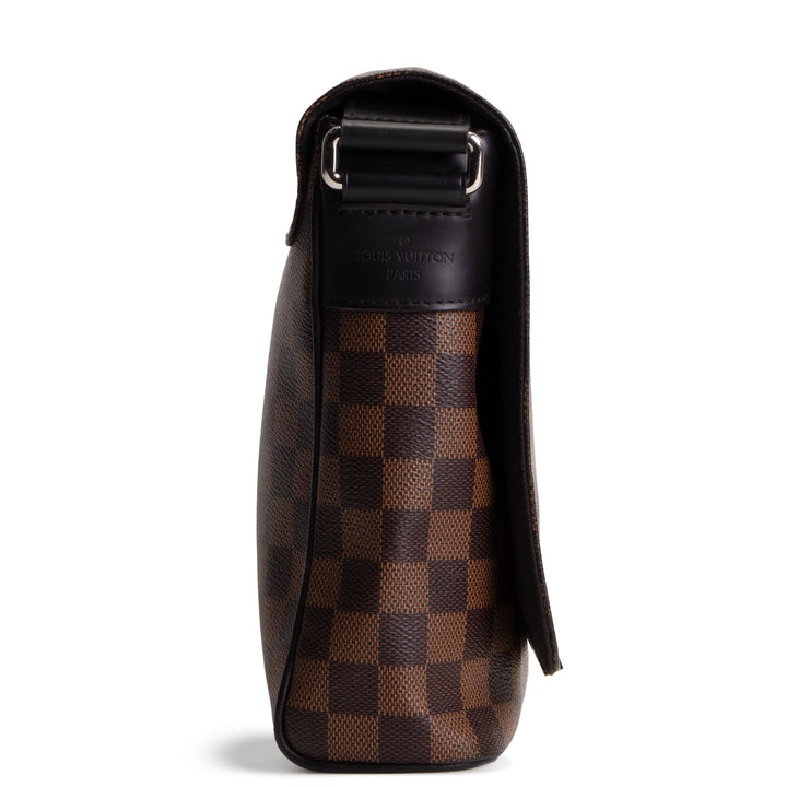 LOUIS VUITTON District PM Messenger Damier Ebene