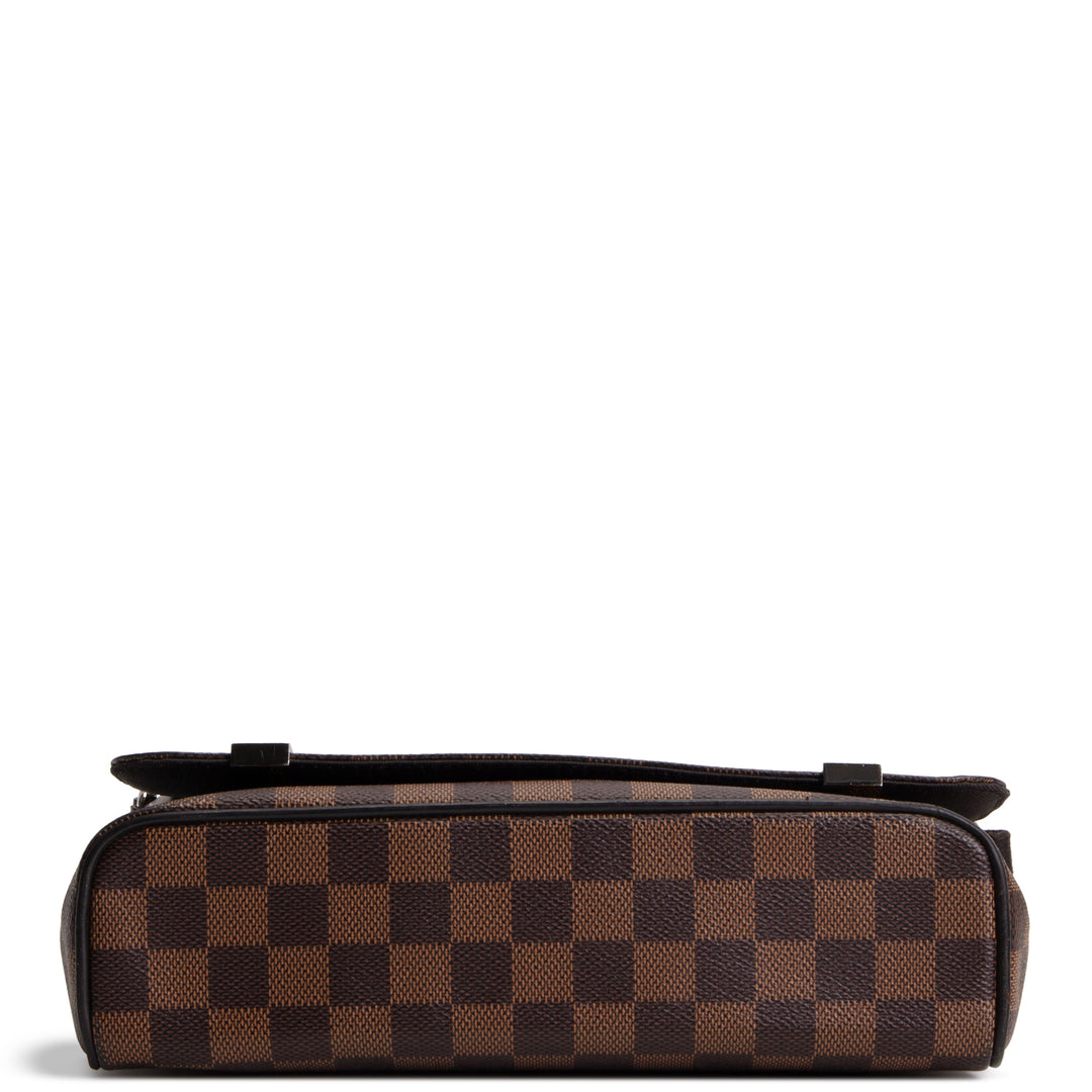 LOUIS VUITTON District PM Messenger Damier Ebene